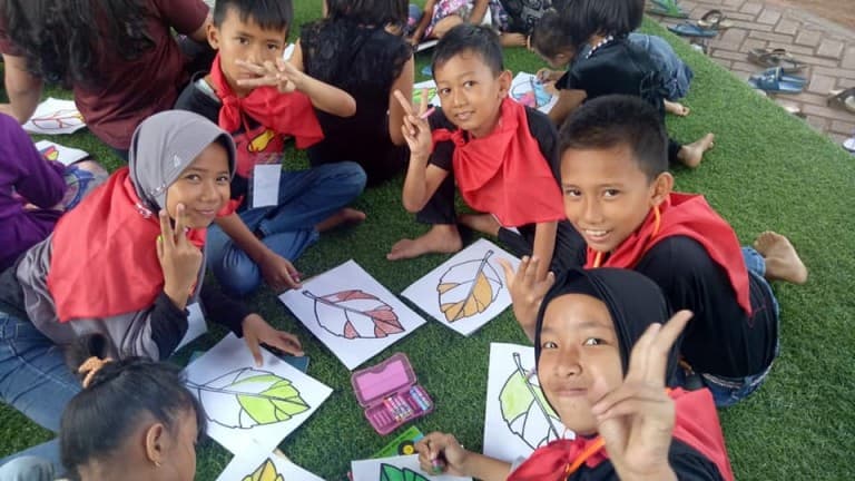 Dokumentasi Berkunjung dan belajar di Taman Bacaan Masyarakat Kolong Ciputat.