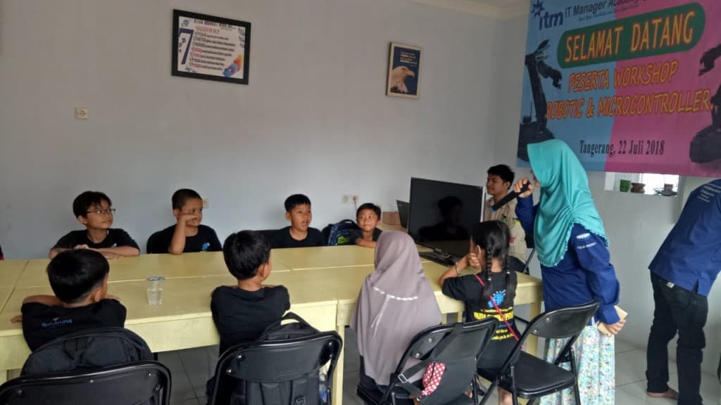 Opening Class Robotic At Faida Cendikia Perdana