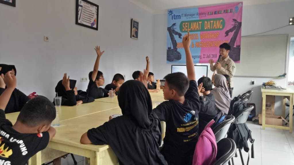 Dokumentasi Opening Class Robotic At Faida Cendikia Perdana