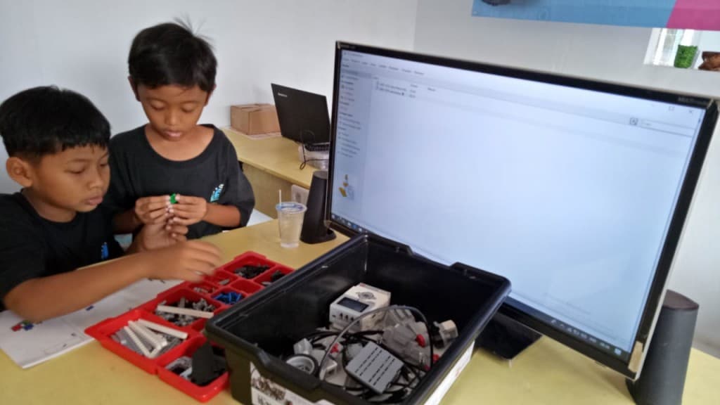 Dokumentasi Opening Class Robotic At Faida Cendikia Perdana
