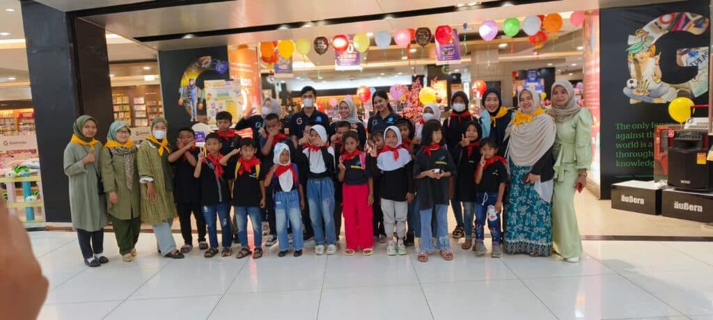 Dokumentasi Keseruan kunjungan siswa siswi Faida Cendikia Perdana ke Gramedia dan dua ‘warung’ fried chicken terbesar di Indonesia, McDonalds dan KFC