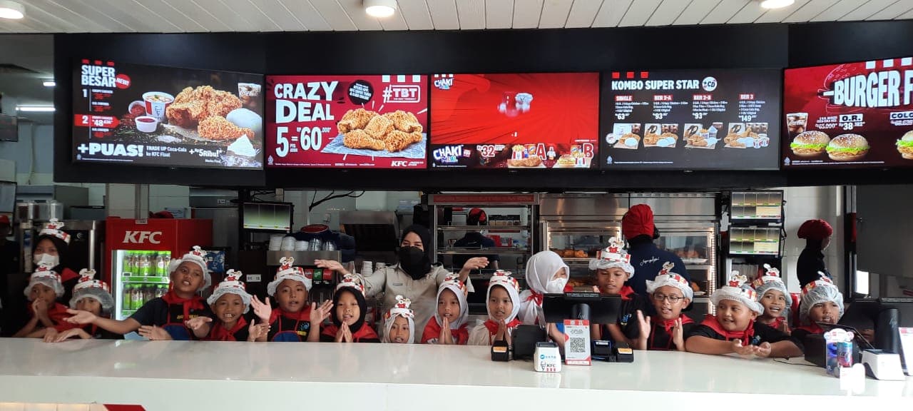 Dokumentasi Keseruan kunjungan siswa siswi Faida Cendikia Perdana ke Gramedia dan dua ‘warung’ fried chicken terbesar di Indonesia, McDonalds dan KFC