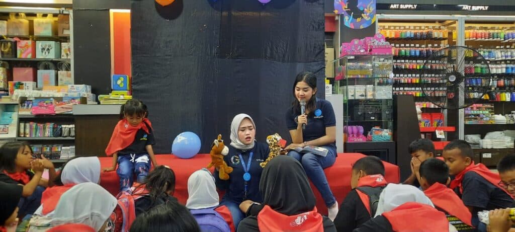Dokumentasi Keseruan kunjungan siswa siswi Faida Cendikia Perdana ke Gramedia dan dua ‘warung’ fried chicken terbesar di Indonesia, McDonalds dan KFC