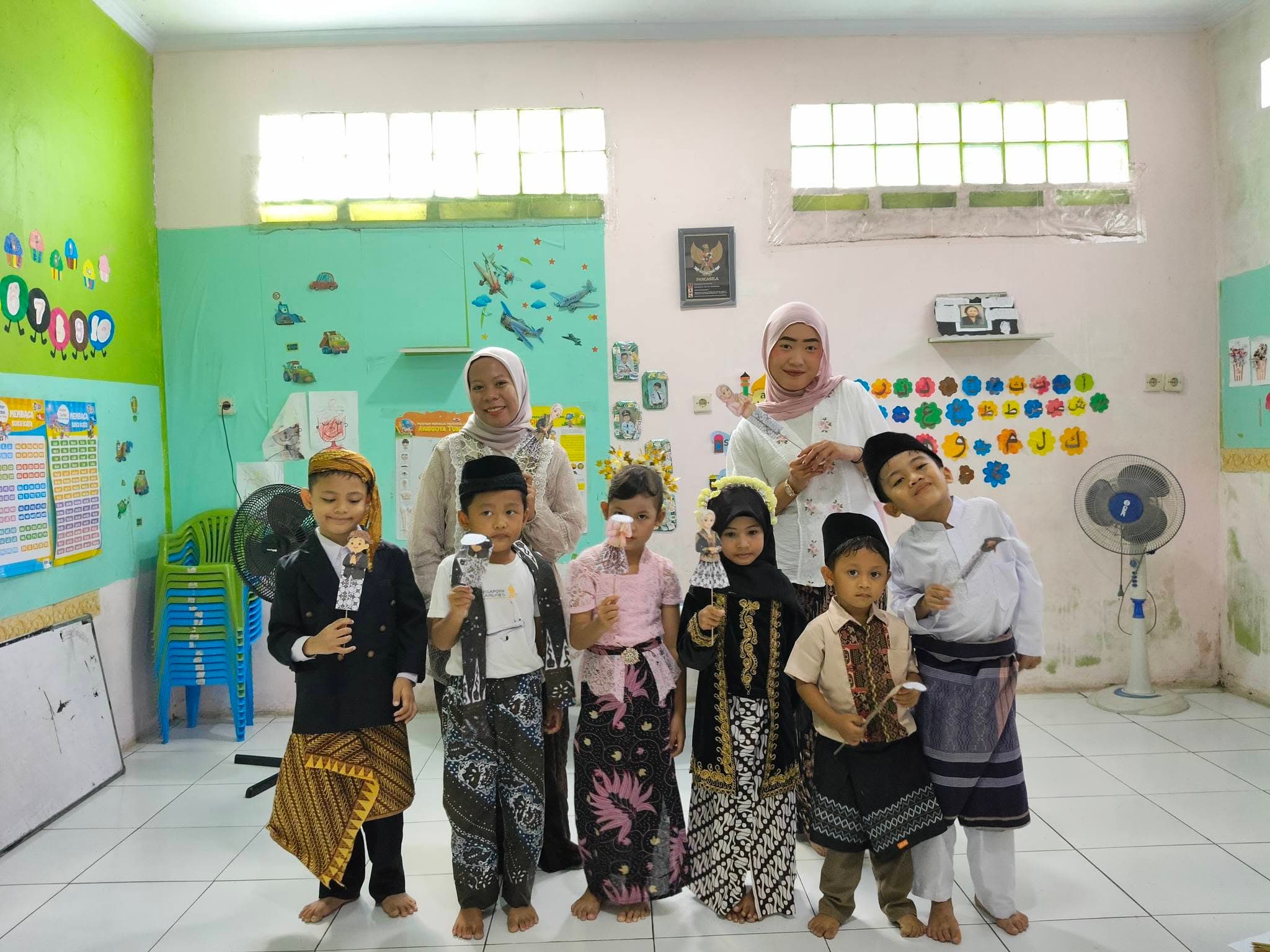 Peringatan Hari Kartini di Faida Cendikia Perdana Dimeriahkan Fashion Show Baju Adat